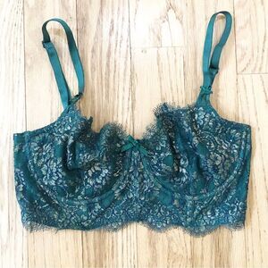 Victoria's Secret Emerald Lace Bra
